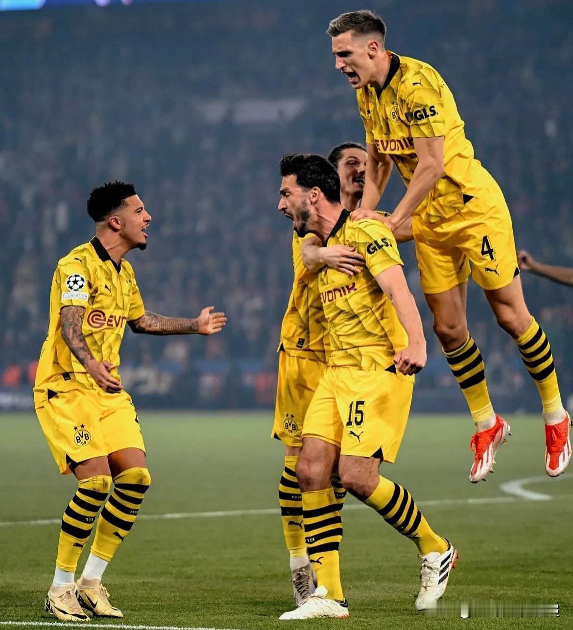 多特蒙德队 11 年来首次进入欧洲冠军联赛决赛，也是俱乐部历史上第三次：

19