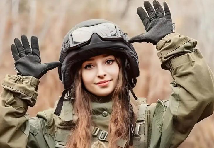 乌克兰女兵沦为指挥官“玩物”：要么陪睡，要么眼睁睁看着你老公上前线送死！

眼下