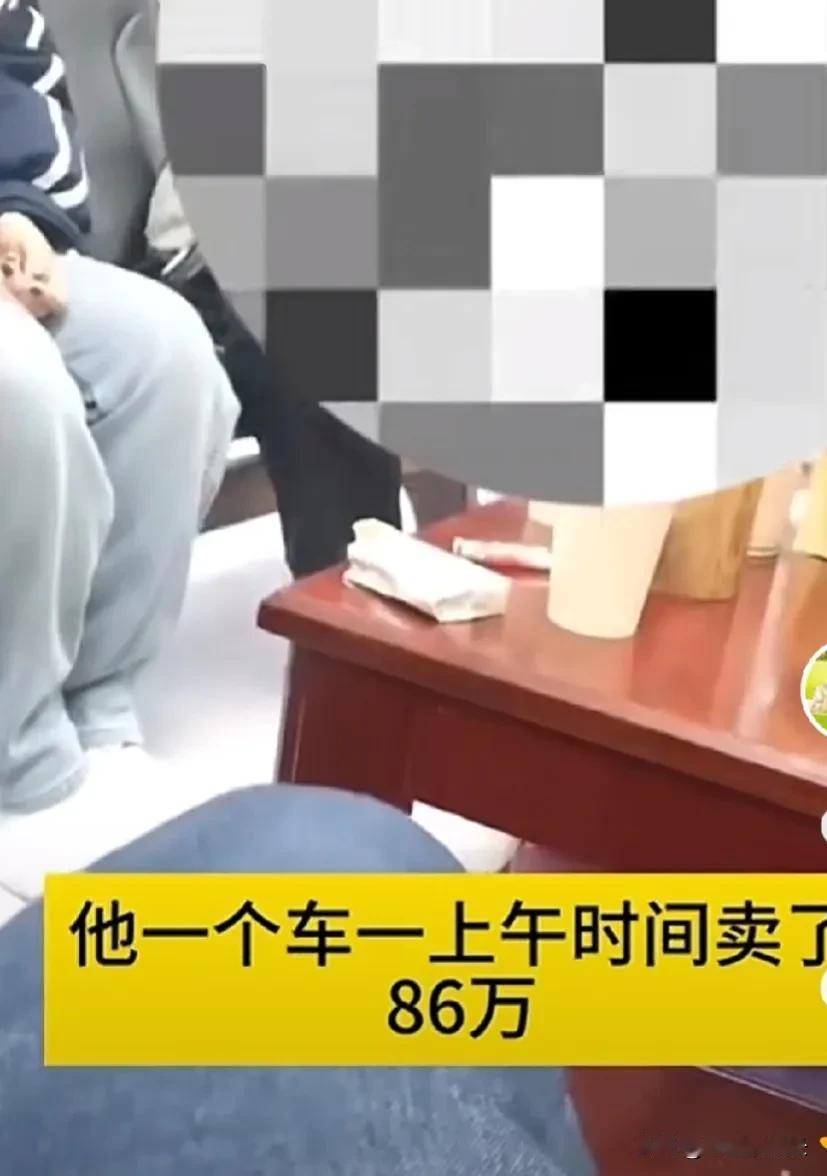 云南销冠导游一上午业绩 86 万，难怪会这么嚣张和有恃无恐！
这导游戴观音戴佛戴