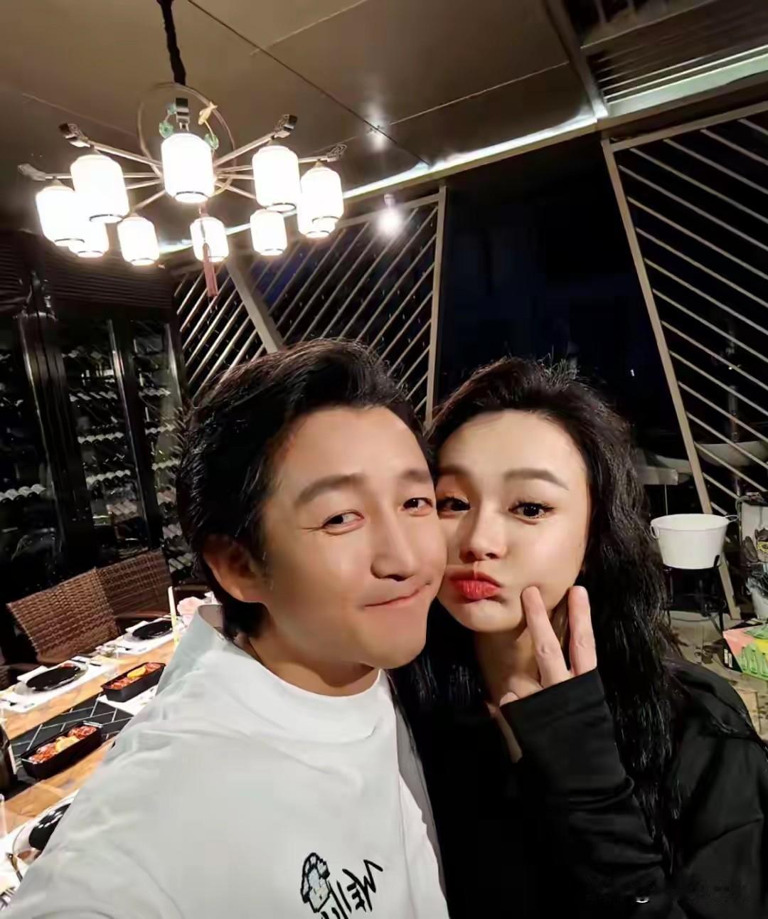 本来以为，
“邹市明夫妇”的欠款压力很大，
但真实情况是，
人家两个人……
已经