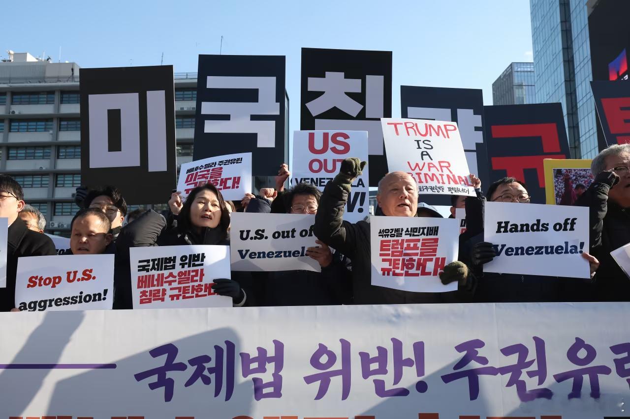 【远在远离委内瑞拉数千英里之外首尔抗议者集会】（CNN）世界各地 城市爆发了抗议