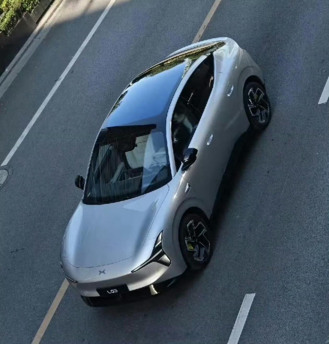 小鹏 l03 颜值很 ok，如果价格也是大家猜的那样，我去，不敢想象