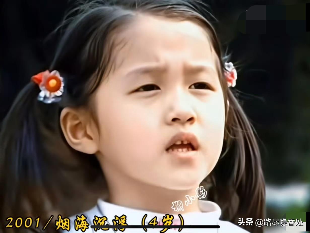 关晓彤出道25年了，今年才29岁，这个时间差真的挺让人震惊的。她4岁就进剧组拍戏