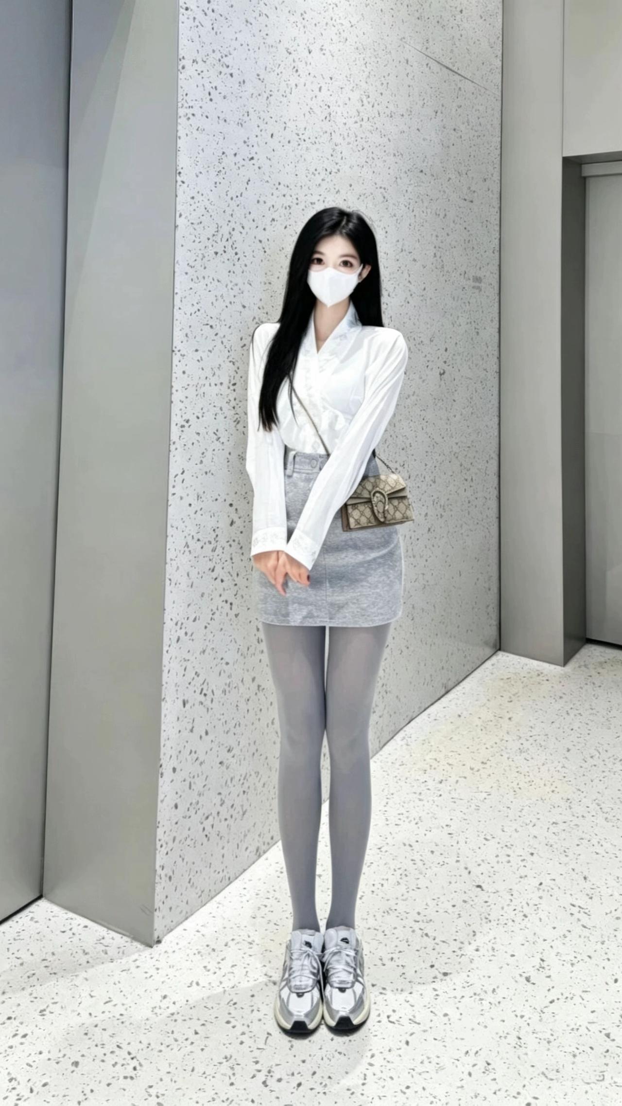 今日穿搭：甜酷温柔三连杀，蚊子退散👗

昨天被闺蜜群轰炸
今天乖乖换上清凉装—