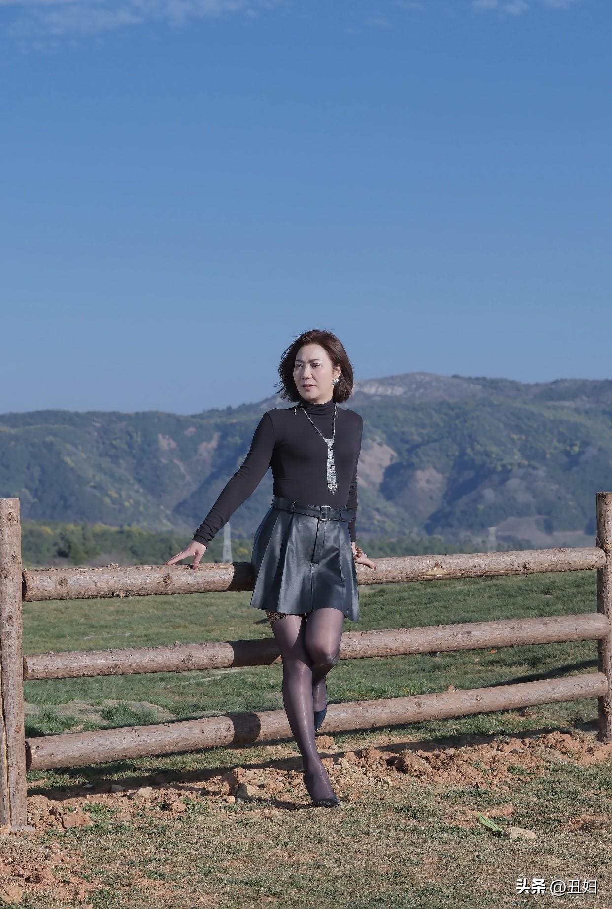 但我觉得心态更关键。有些人年纪轻轻，却活得像个小老头，整天唉声叹气；而有些老人，