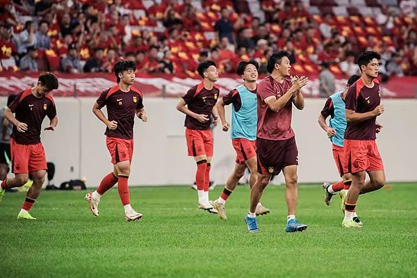 U22国足18日奔赴阿联酋拉练 伤病问题困扰U22国足U23亚洲杯备战足球国足 