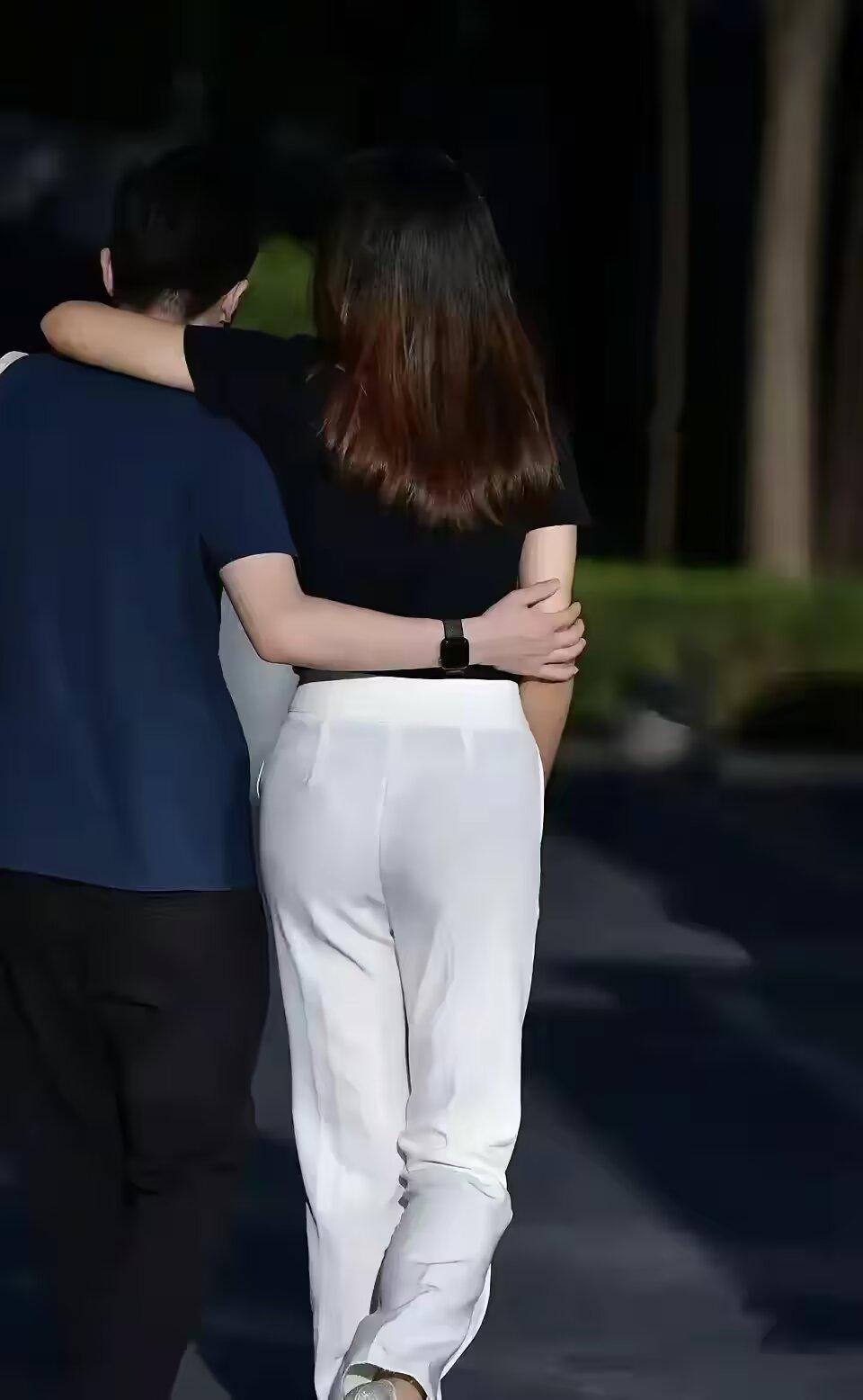 给自己一点时间，让往事慢慢封存。 等你把更多的心思放在自己生活上，那些曾经一到夜