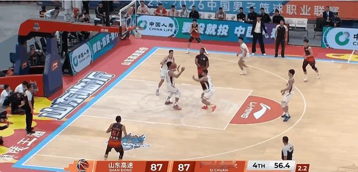 陈林坚关键三分帮助山东逃过一劫，打个四川太费劲




山东惊险战胜四川，赢得太