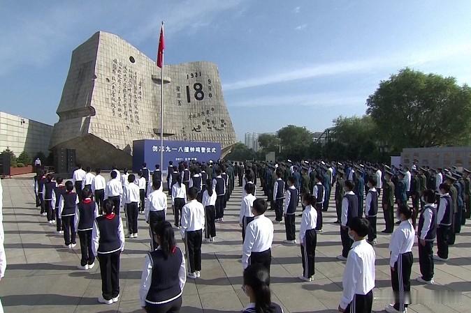 七绝·勿忘九一八
辽海烽烟旧恨存，
山河曾染义人魂。
警钟长振当怀省，
砺盾安邦