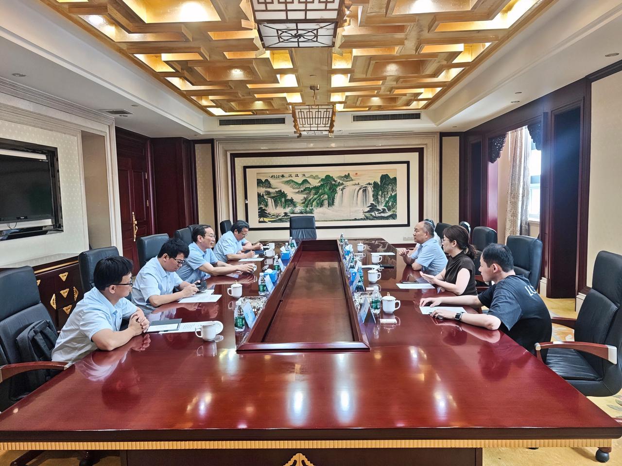 6月4日，江苏省钢协会长陈洪冰、秘书长蒋莉及协会相关部门负责人一行赴江阴华西特钢