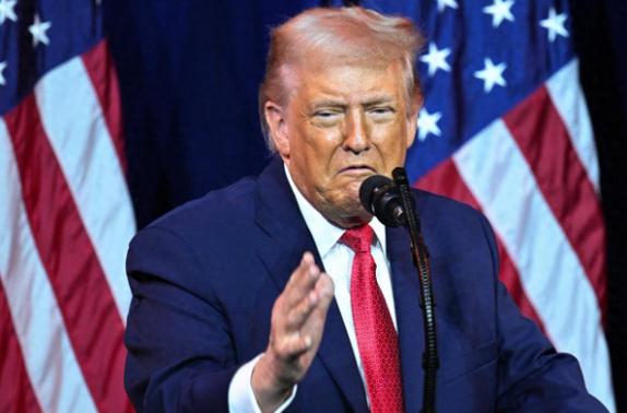 【自由落体式下滑！特朗普年轻男性支持率骤降至46%，基础崩塌】最新民调显示，特朗