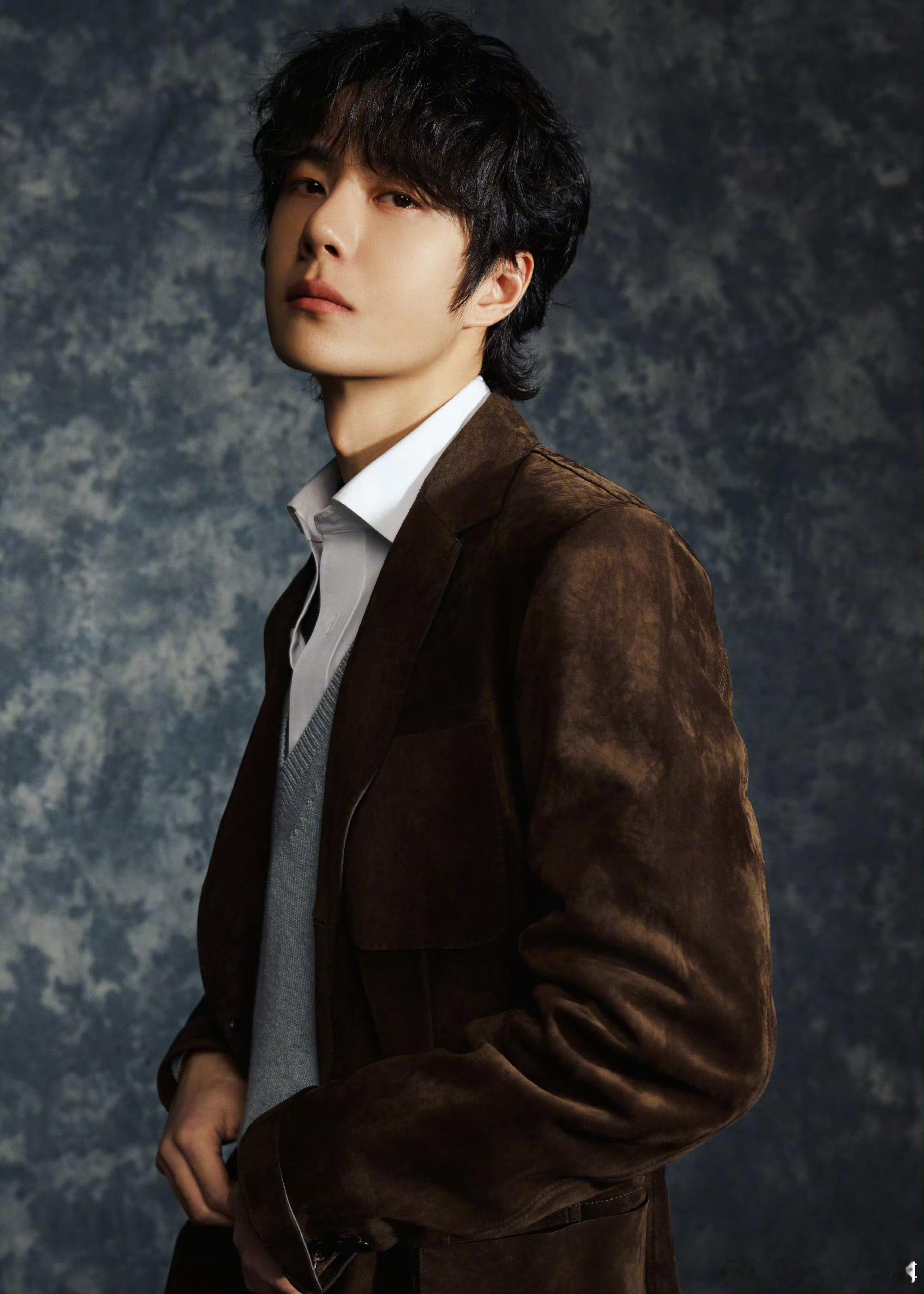 王一博萧敬腾春晚海报售后王一博萧敬腾拍照pose售后 ​​​