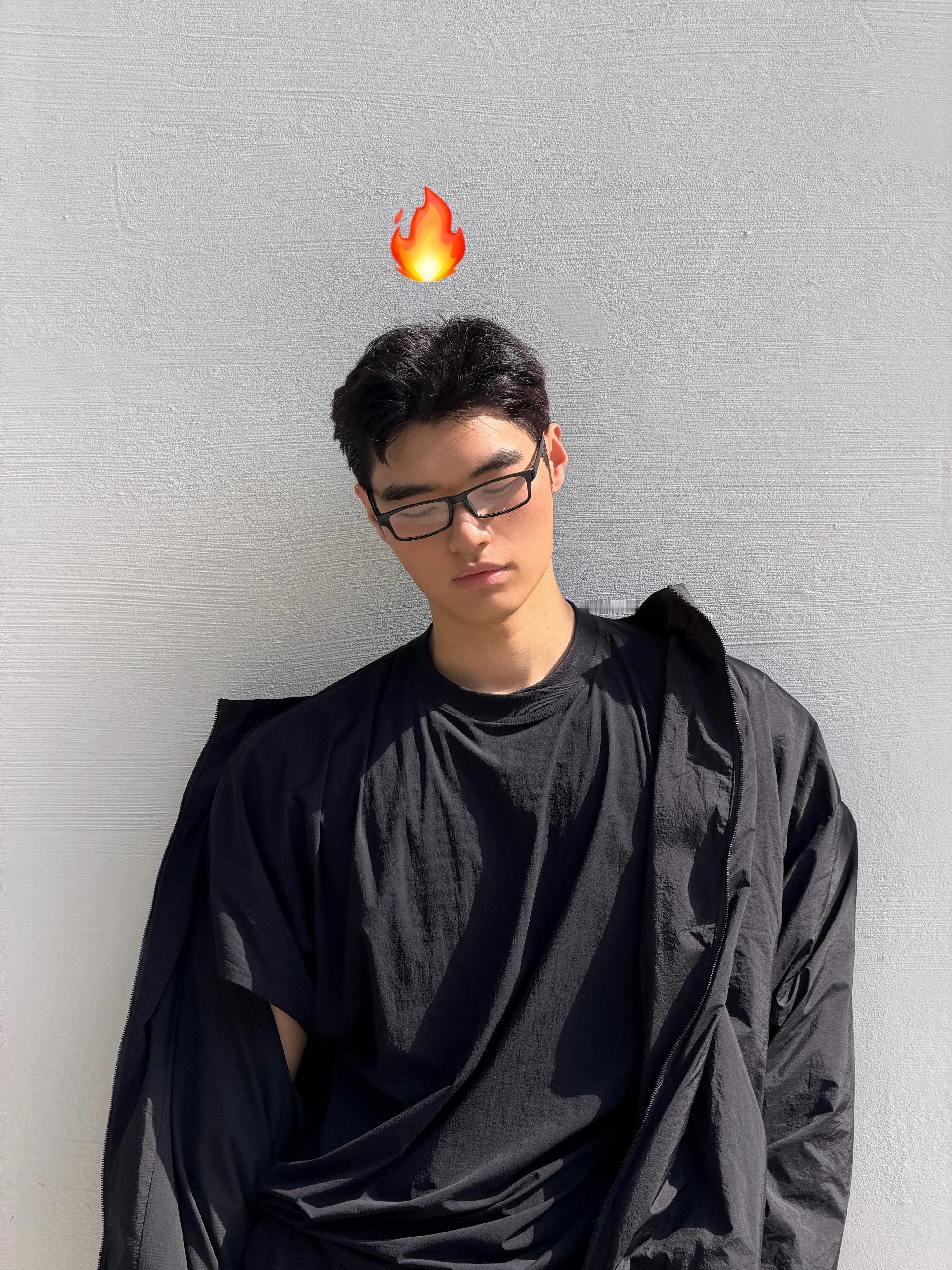 热死了 三十多在太阳底下度拍棉服。。。。。。 ​​​