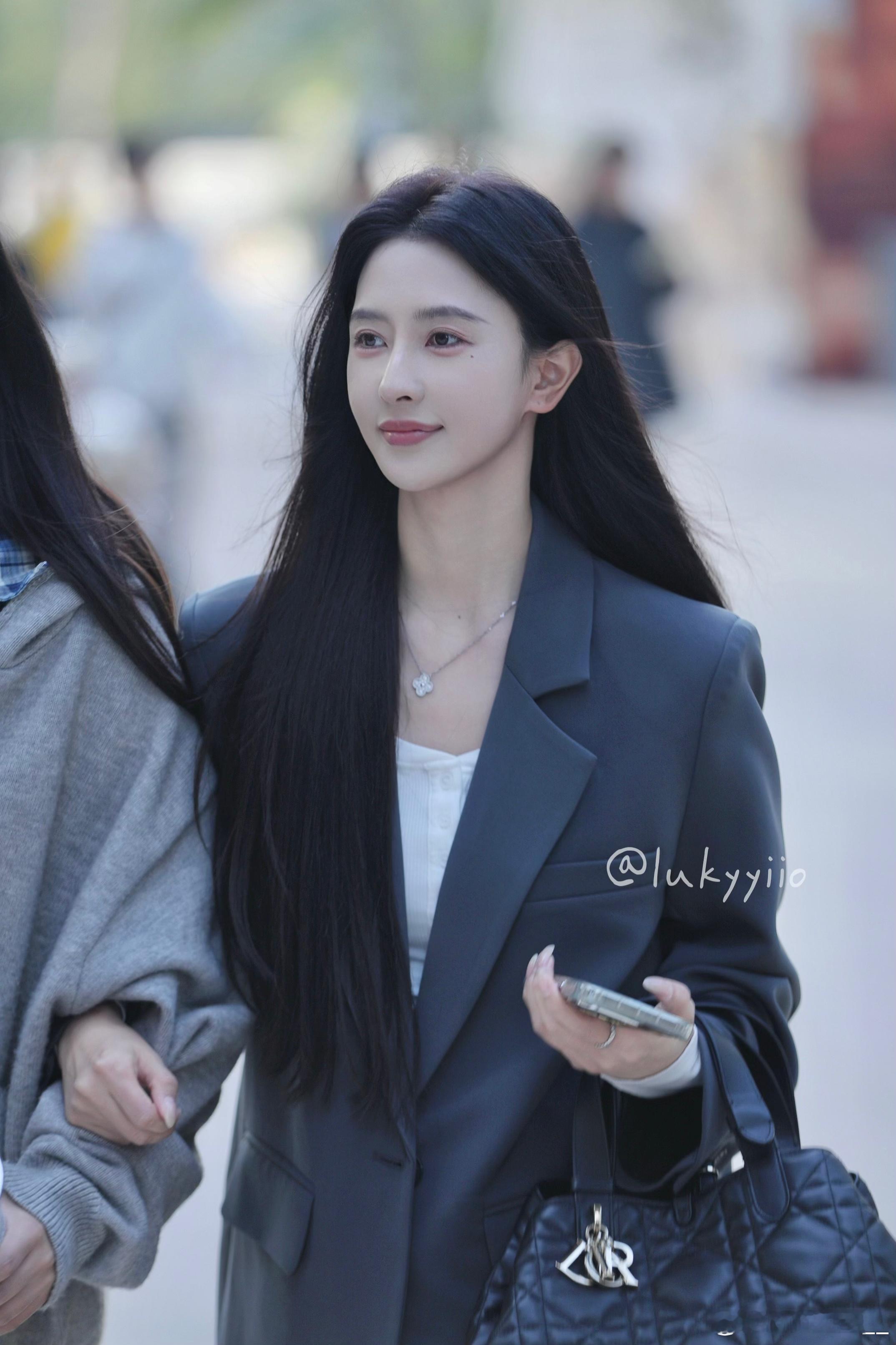 当我约了一个现役站姐拍照，我就会得到👇🏻