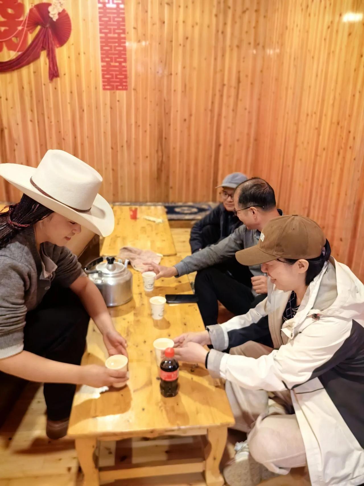 西俄洛秋行记：一程山水，一场奇遇
 
10月18日的晨光，是揉碎了的金箔，轻轻洒