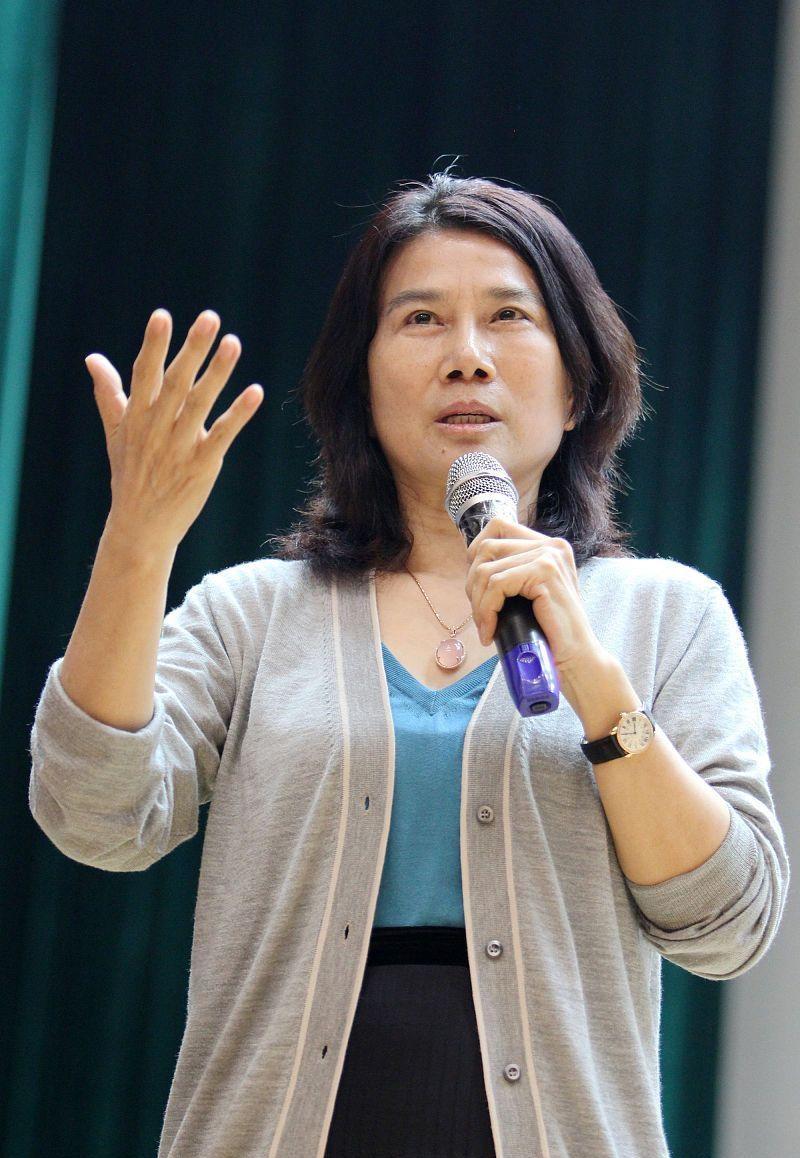格力技校开学，董明珠在开学第一课直接给首届新生定了三条硬规矩：校内不许开赚学生差