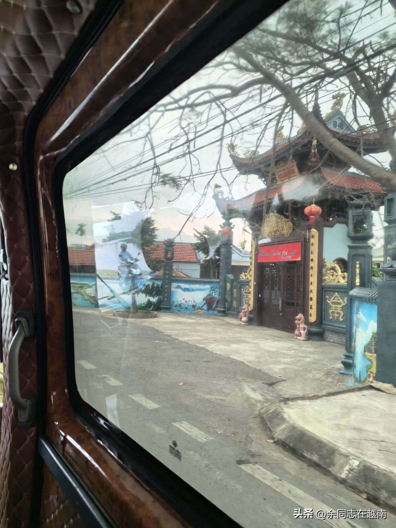 下班的路上，我们几个同事在一起在讨论目前越南厂子的人员招聘情况。说实话真的是惨不