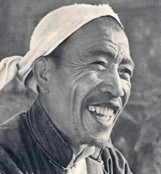 毛主席为啥把大寨和陈永贵捧得那么高？很多人以为是粮食打得多，其实大错特错！真正的
