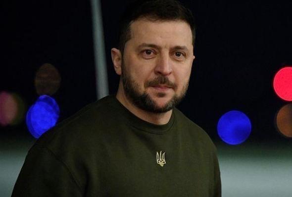 所有人没有谁有资格嘲笑泽连‬斯基，要知道，俄罗斯对乌克兰来说就像一座巍峨的山峰。