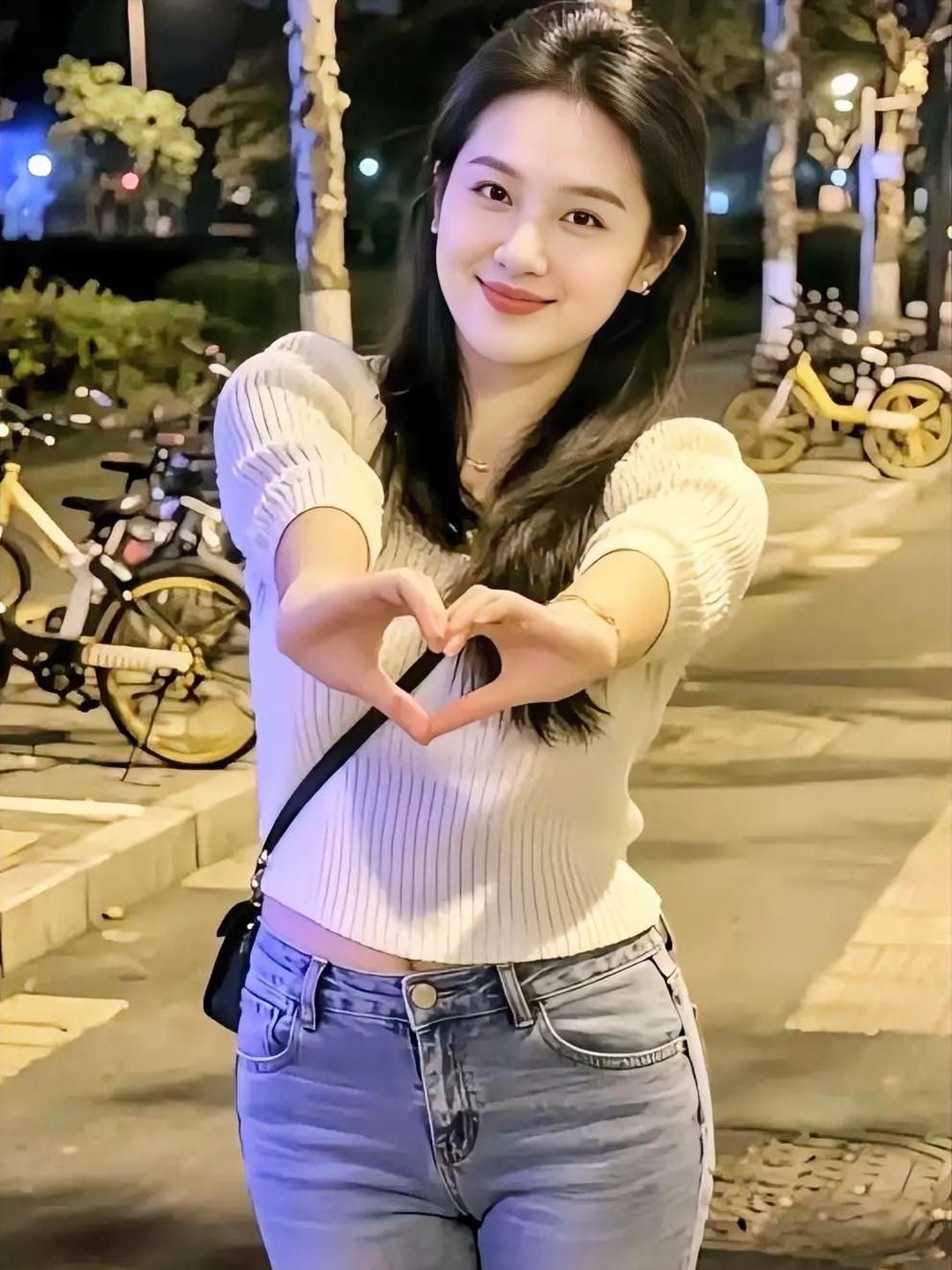 这是谁家的媳妇长的那么俊啊，我认为男子上辈子拯救了银河系？
