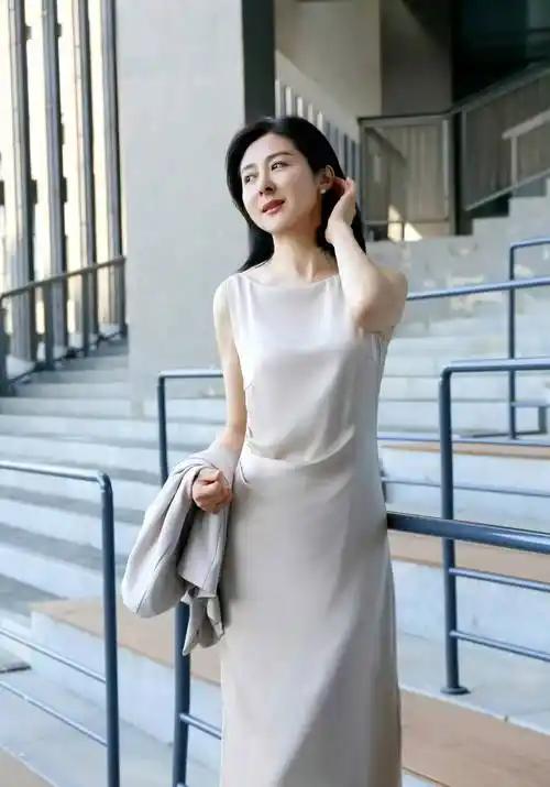 一位地产中介说：
千万不要买二手房，如果非要买，那必须要在合同里加上这5句话，少