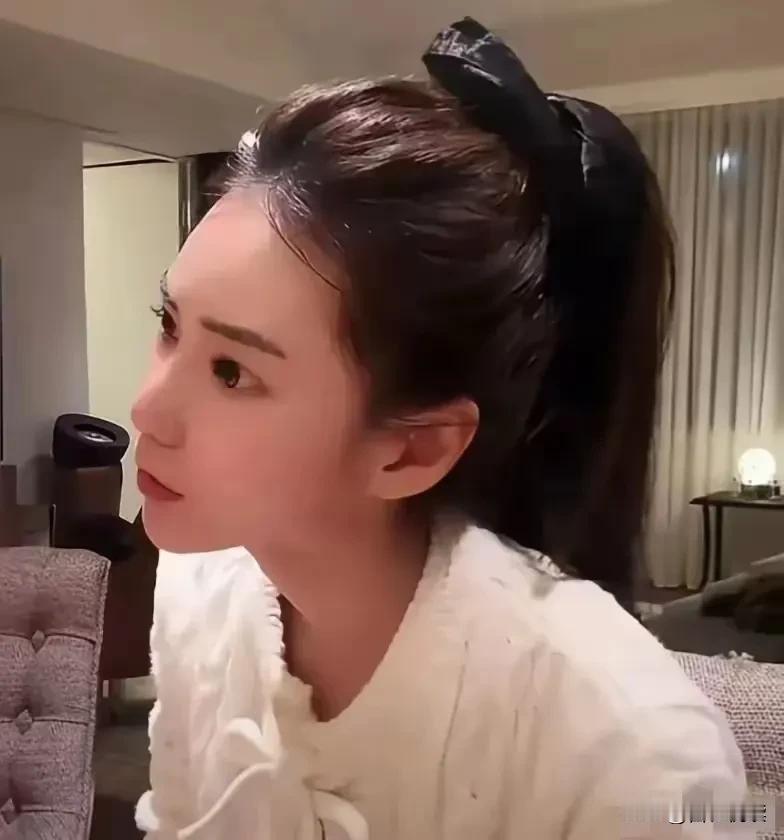 有一说一
这么玩的话
马筱梅太虚伪

马在直播时忽然问今天是什么节
网友答圣诞节