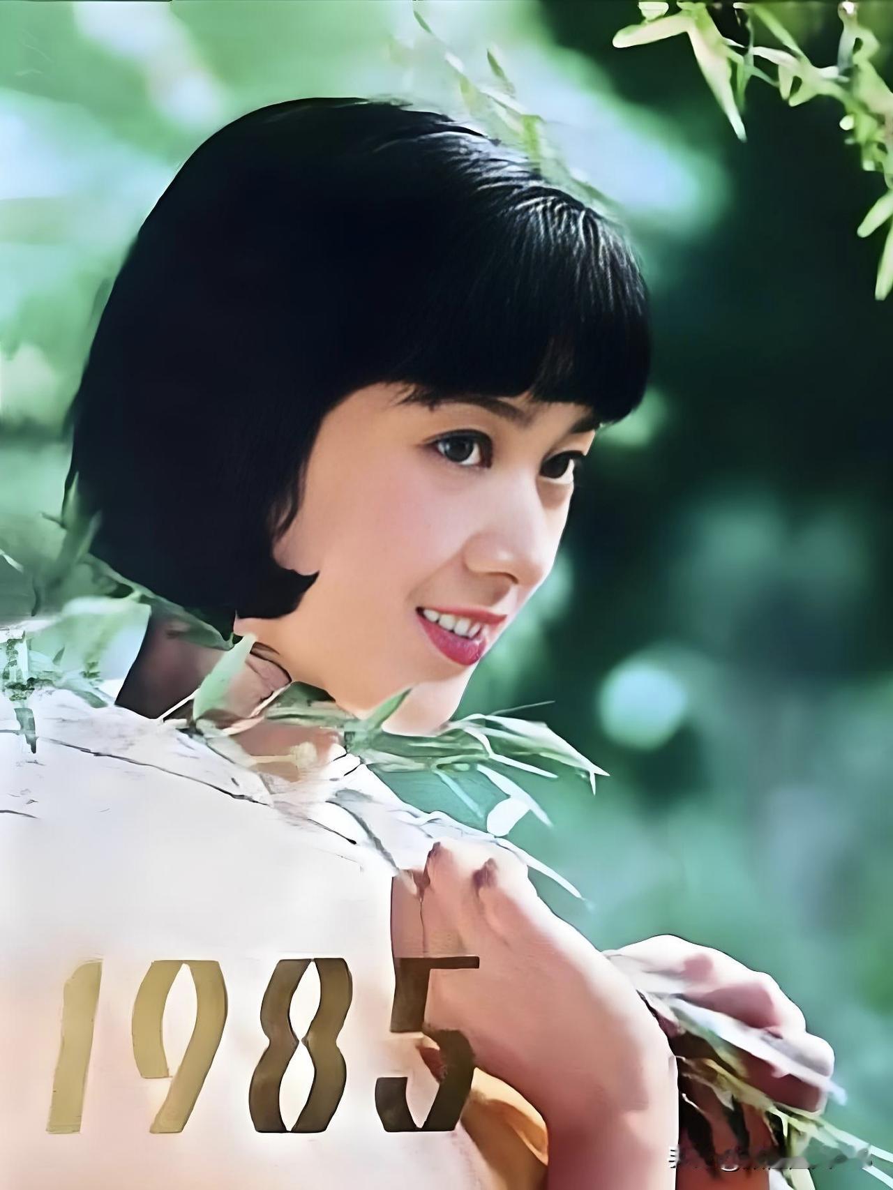 龚雪，上世纪80年代"第一美女"，一双明眸似秋水含星，温婉端庄，气质如兰。她是《