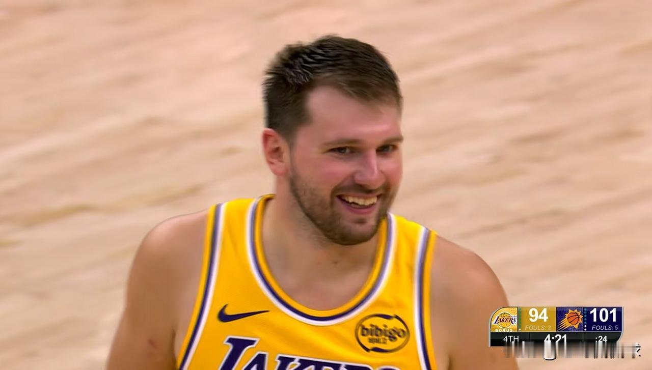 湖人当家球星东契奇真是欲哭无泪！在今天湖人客场以110：113惜败于太阳的比赛中