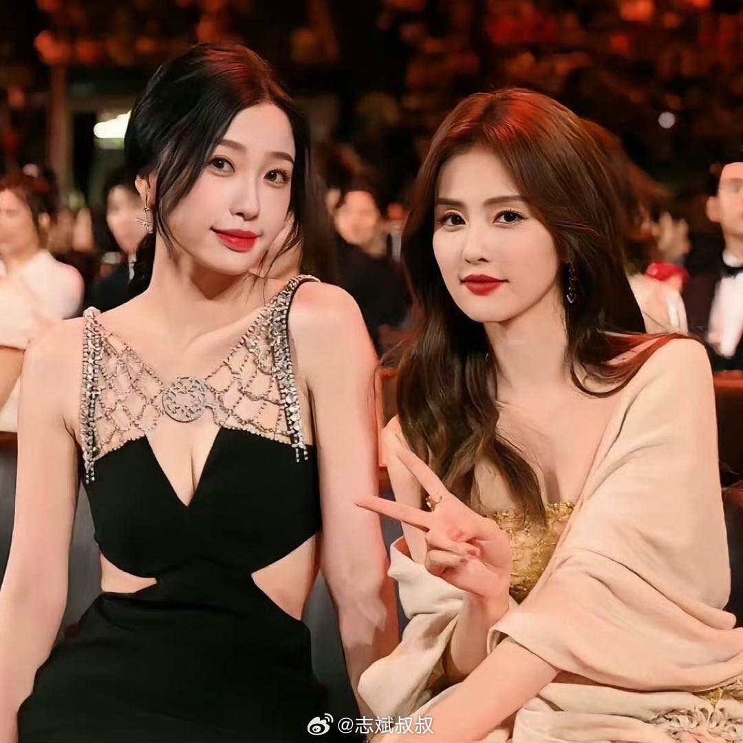 曝白鹿虞书欣绝交了如果两个人类型相近，咖位差不多的话那难免资源和商机会有冲突。绝