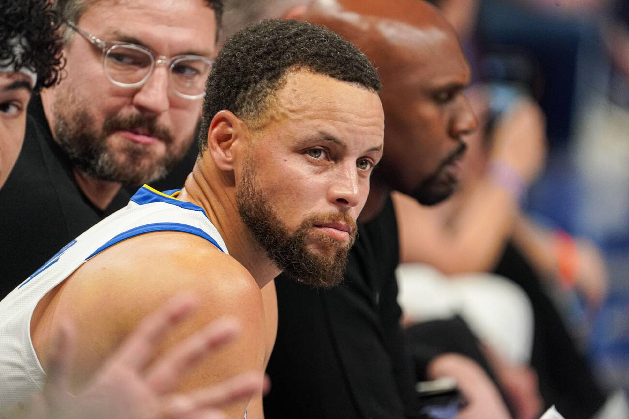 库里-我的评分：11月库里状态这么好都连败，没有库里爆发，连打马刺那两场都够呛能