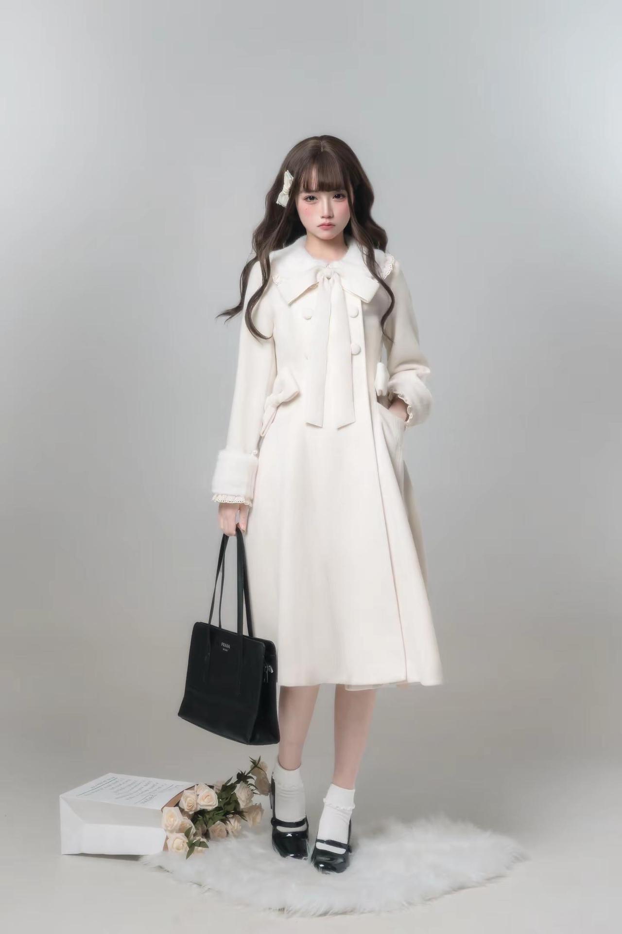 很乖的娃娃领大衣～及膝的长度！非常可爱且保暖的一件～日系 日系穿搭 大衣 娃娃领