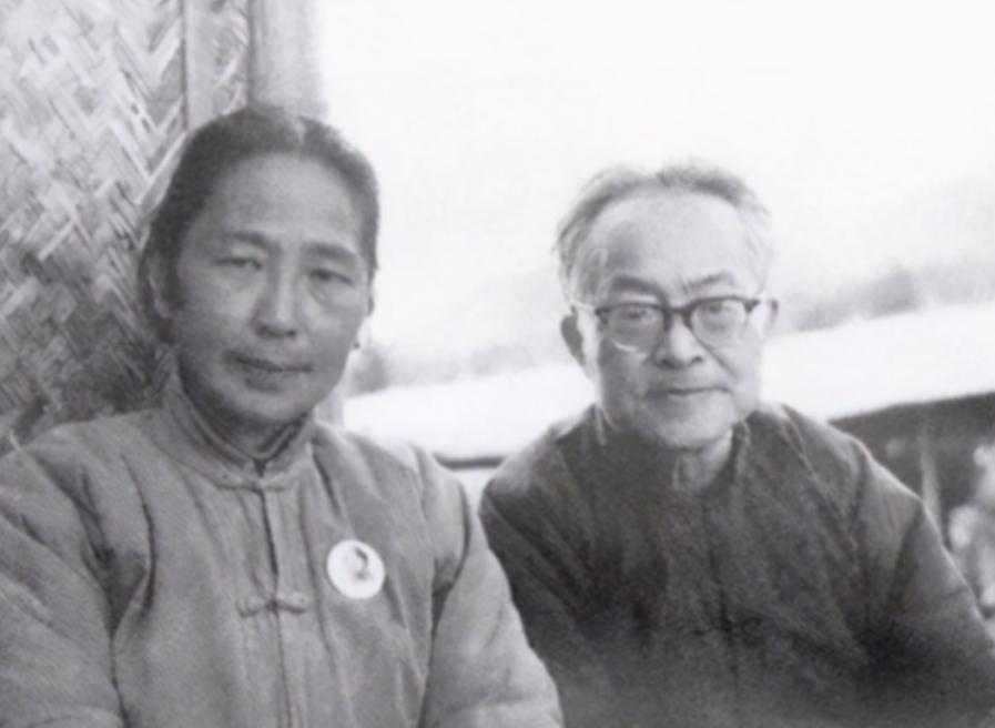1929 年，沈从文给自己的女学生张兆和写情书："我爱你的灵魂，更爱你的肉体。"