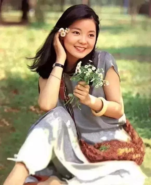 1983年，邓丽君的哥哥联系到李立群：“老李呀，我妹妹想和你吃个饭。”

被著名