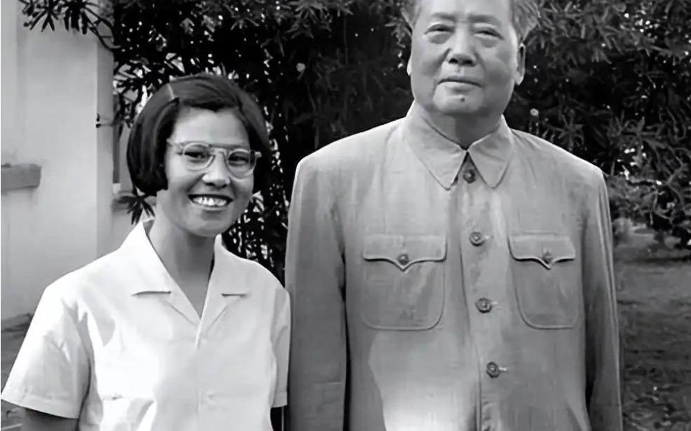 1950年，毛主席迎来一个小客人，年仅12岁，小姑娘个子不高，但胆子很大，主席逗