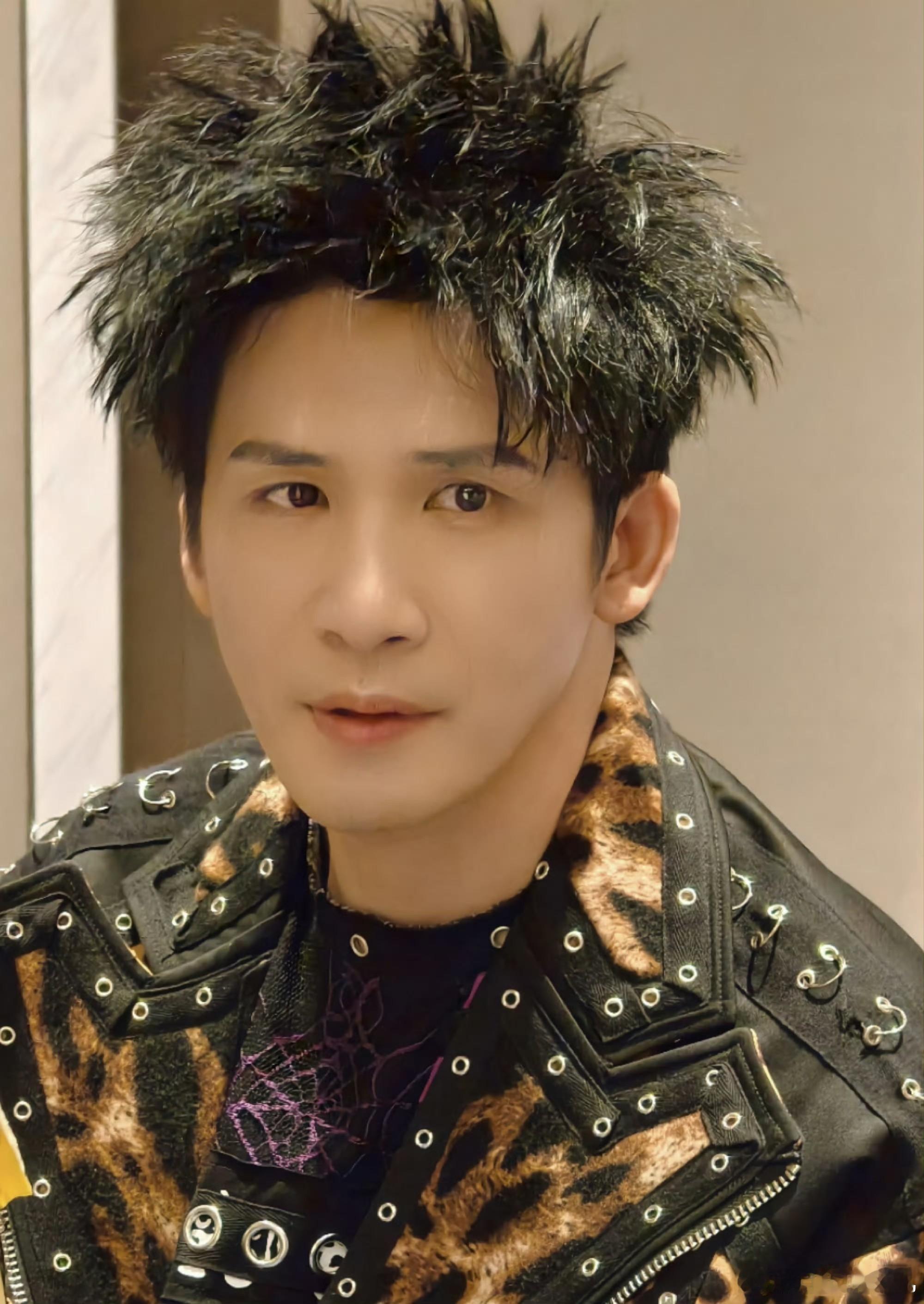 大张伟录喜综自带弹幕 大张伟一开口，氛围直接拉满🔥 今夜喜友秀 发布会他凭一己