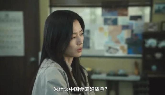 【#全智贤方否认中国代言被解除#】韩国知名女演员全智贤近期因主演的电视剧《暴风圈