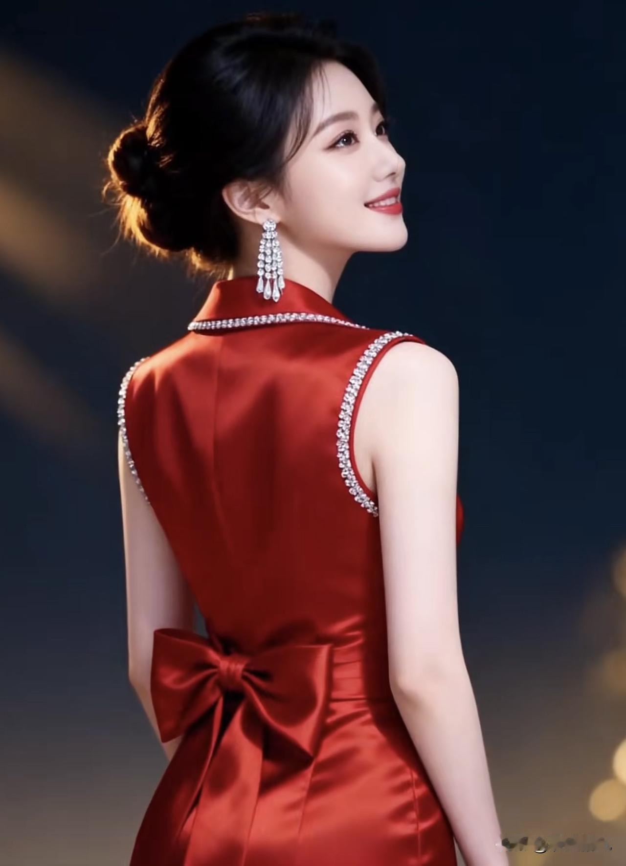 优雅红裙，闪耀珠宝，尽显迷人魅力！气质红裙女 温婉红裙 气质红裙穿搭 温婉红裙 
