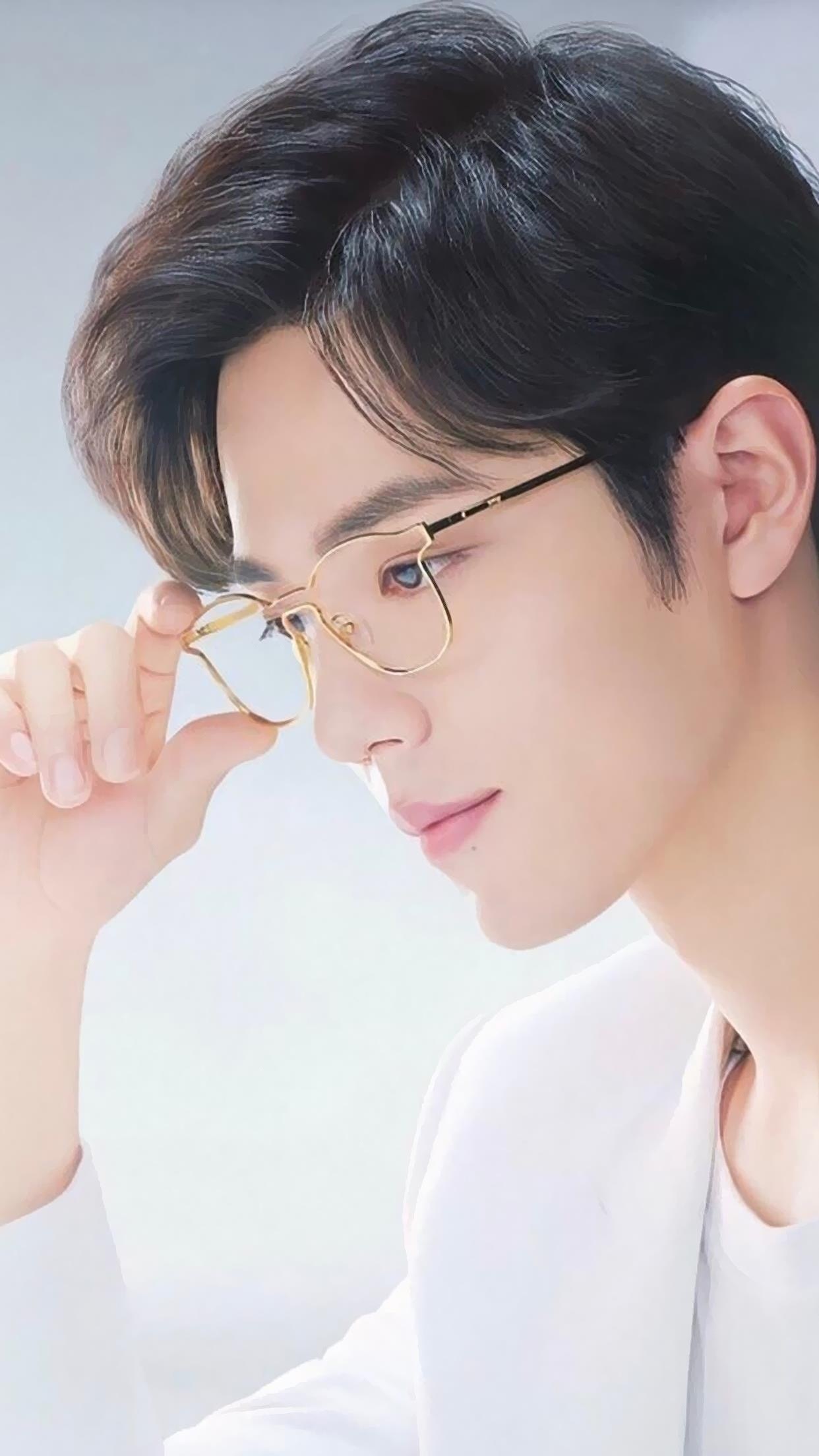 小城良方有好多个肖战你是落日弥漫的橘，天边透亮的星。📮肖战用冰块画了一幅画