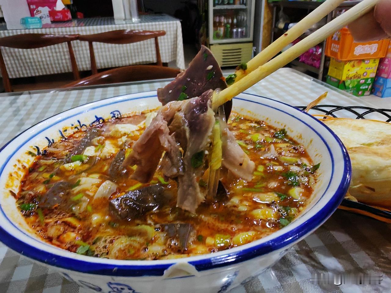 离开山西运城有一段时间了，蛮怀念那里的面食，尤其是羊肉泡，真的是时常想念。
山西