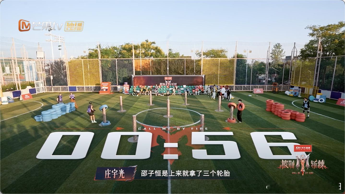 邵子恒一次性搬4个轮胎硬核名场面新鲜出炉，邵子恒发力一次性搬四个轮胎，没有拖泥带