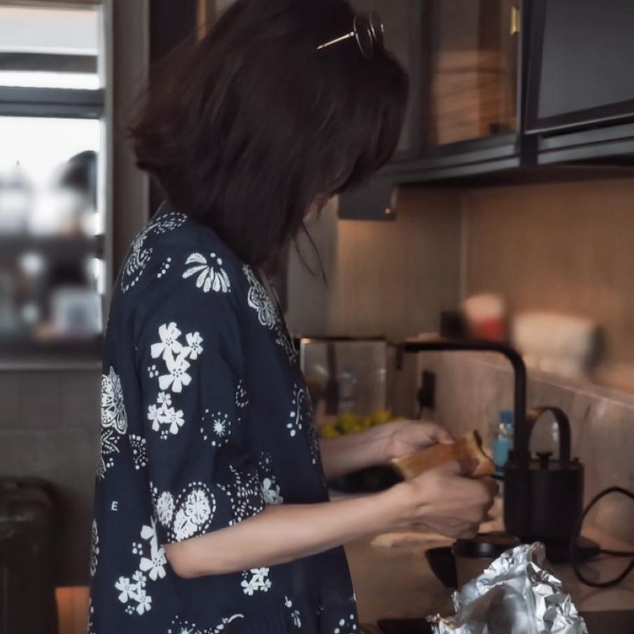咯咯 