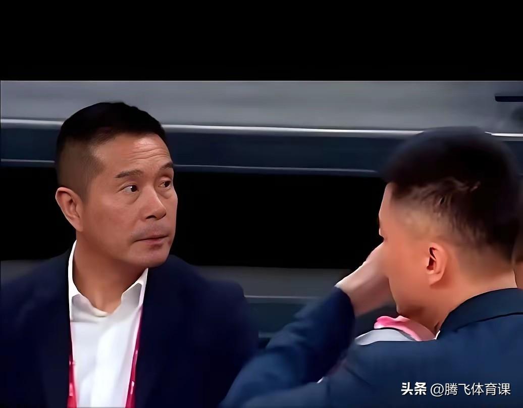 陈海涛表情严肃，杜锋真正的压力来了！

CBA常规赛第26轮，阵容齐整豪华的广东