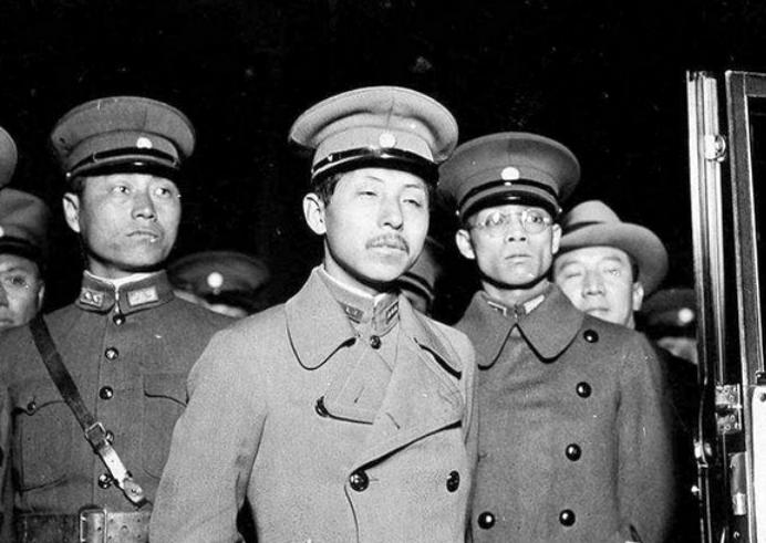 1933年张学良专程赴上海戒“毒瘾”，却在看到医生后吃惊不已，怒不可遏，从痛苦中