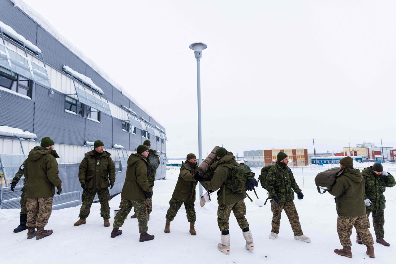 快报！特朗普把百年伙伴逼成了对手。
据央视记者获悉，1月20日加拿大两名政府高官