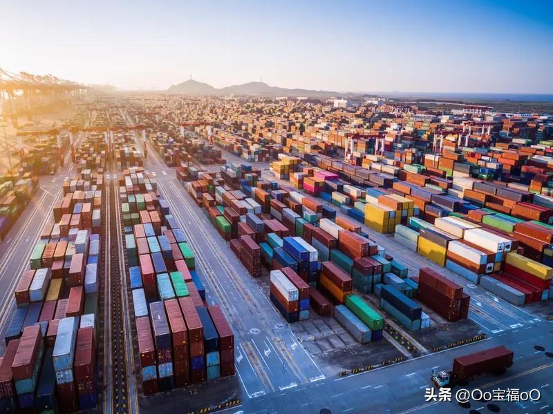 霍尔木兹海峡在全球航运格局里可是有着举足轻重的地位。它作为国际水域，是众多货运项