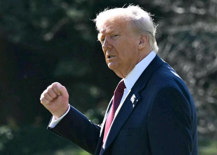 美国总统特朗普宣布，任何与伊朗有商业往来的国家，在与美国进行任何商业往来时将被加