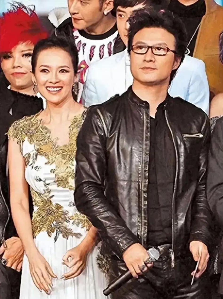 #妙笔生花创作挑战#汪峰和章子怡离婚实锤，发同模板离婚声明！

细心的人发现他们