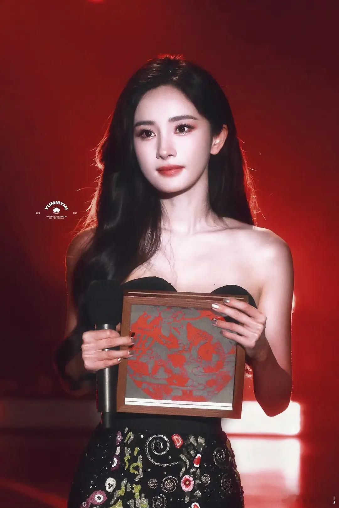 杨幂太美了好大气，状态太好了赏心悦目的 ​​​