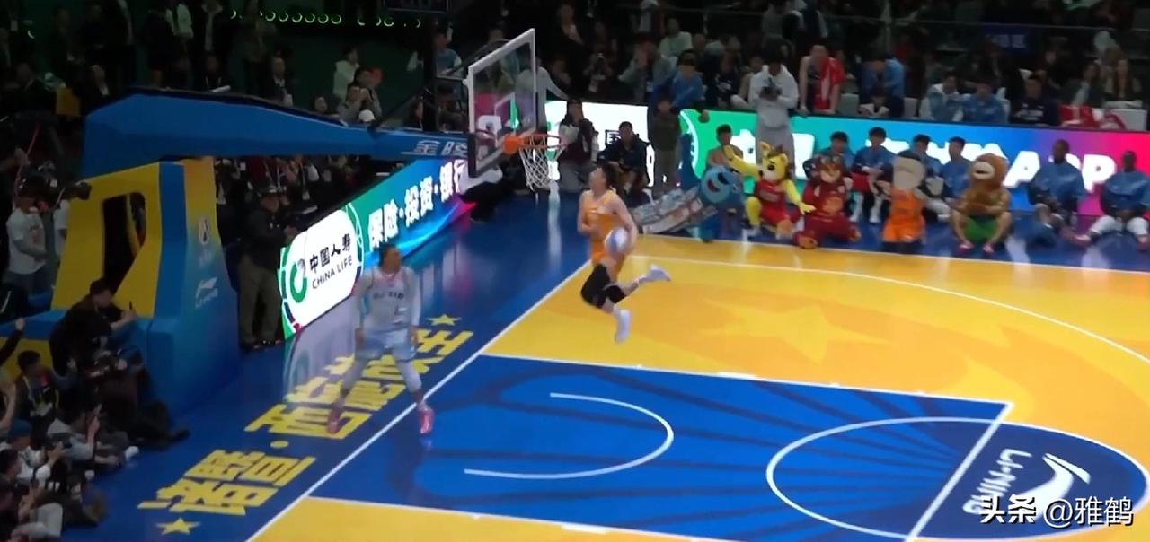 虽然知道没什么意思，还是看了cba的扣篮大赛，没有外卡球员参加，真的没有什么可以