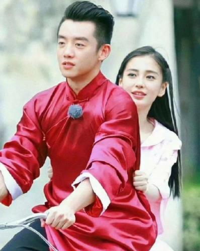 程晓玥回应当年分手 当年的小猎豹郑恺喜欢Angelababy，却被黄晓明拦截。在